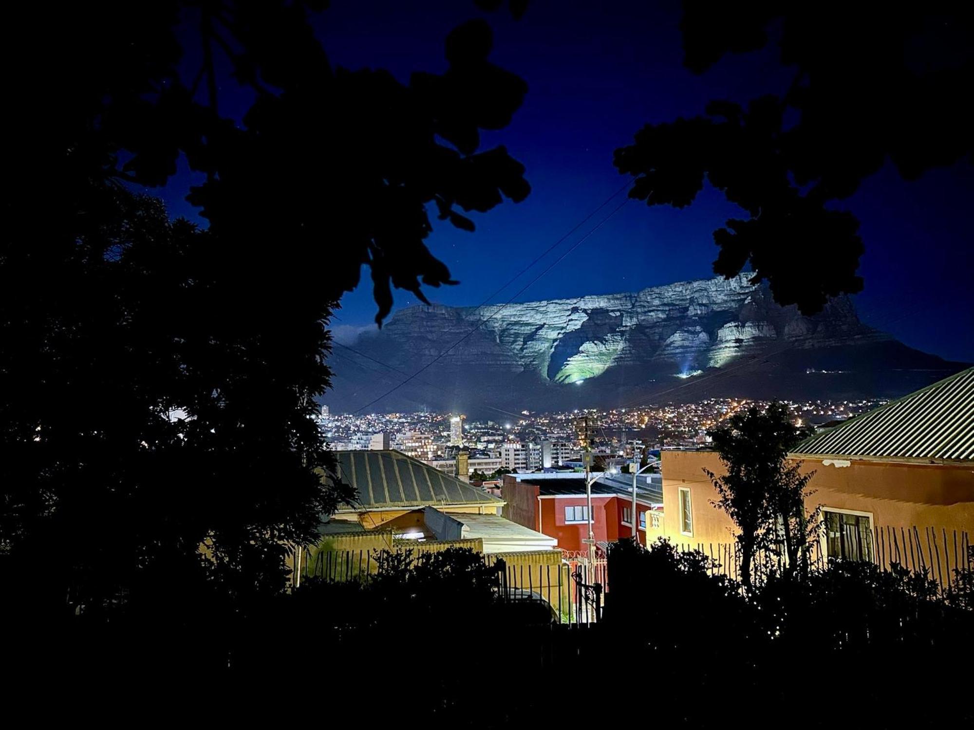 Flat With Panoramic Views Of Table Mountain &