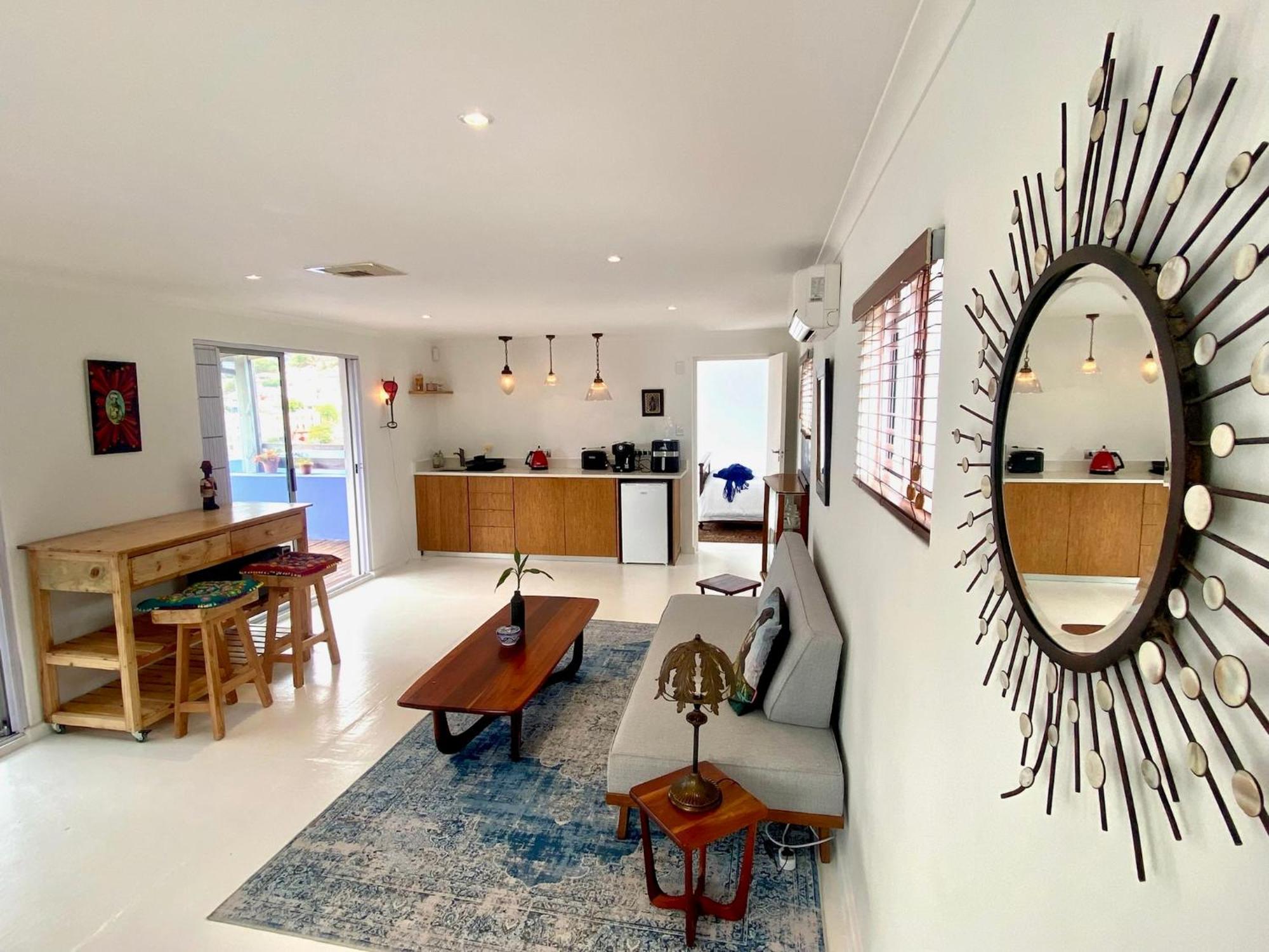Flat With Panoramic Views Of Table Mountain & *