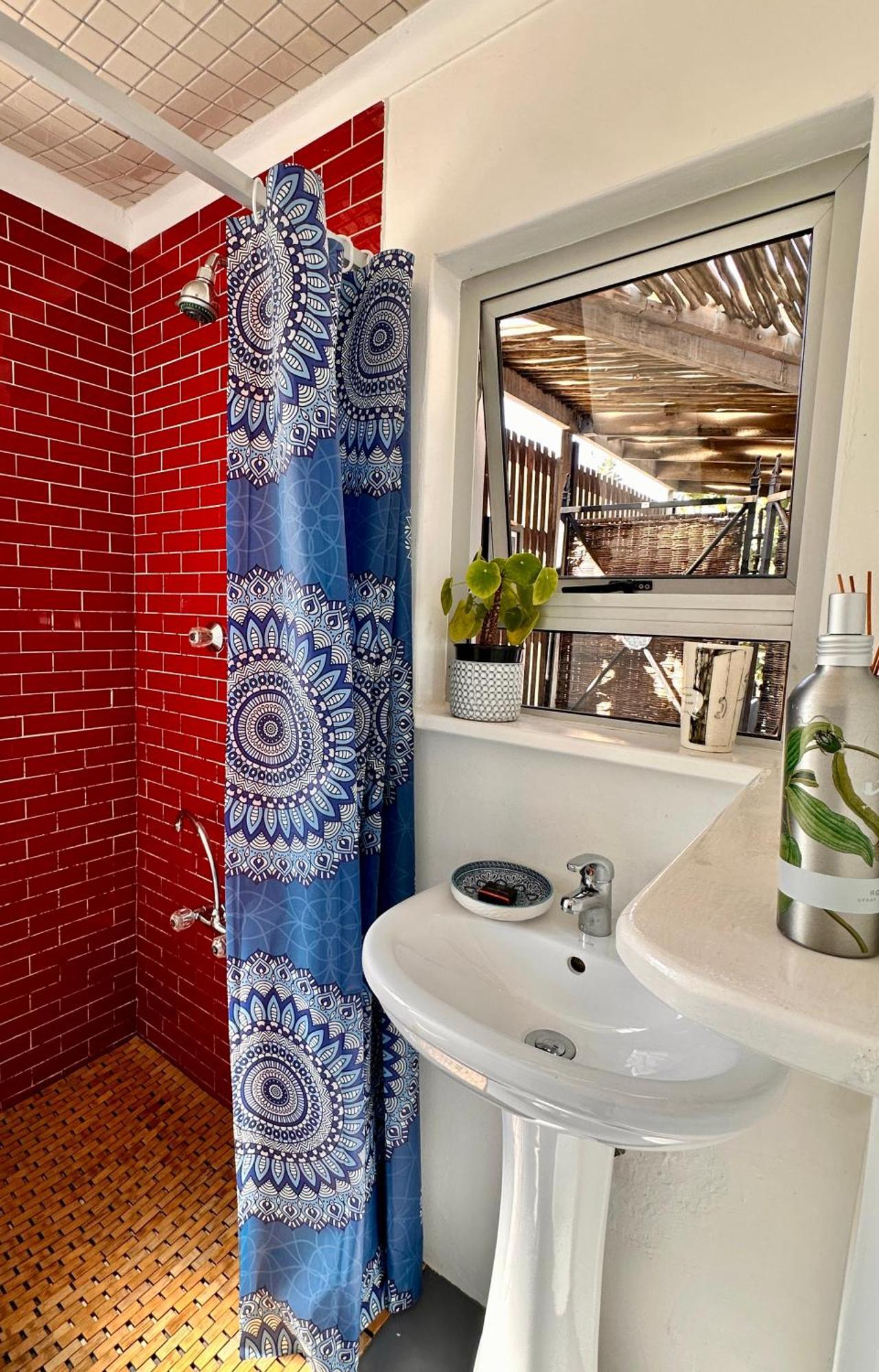 Flat With Panoramic Views Of Table Mountain & *