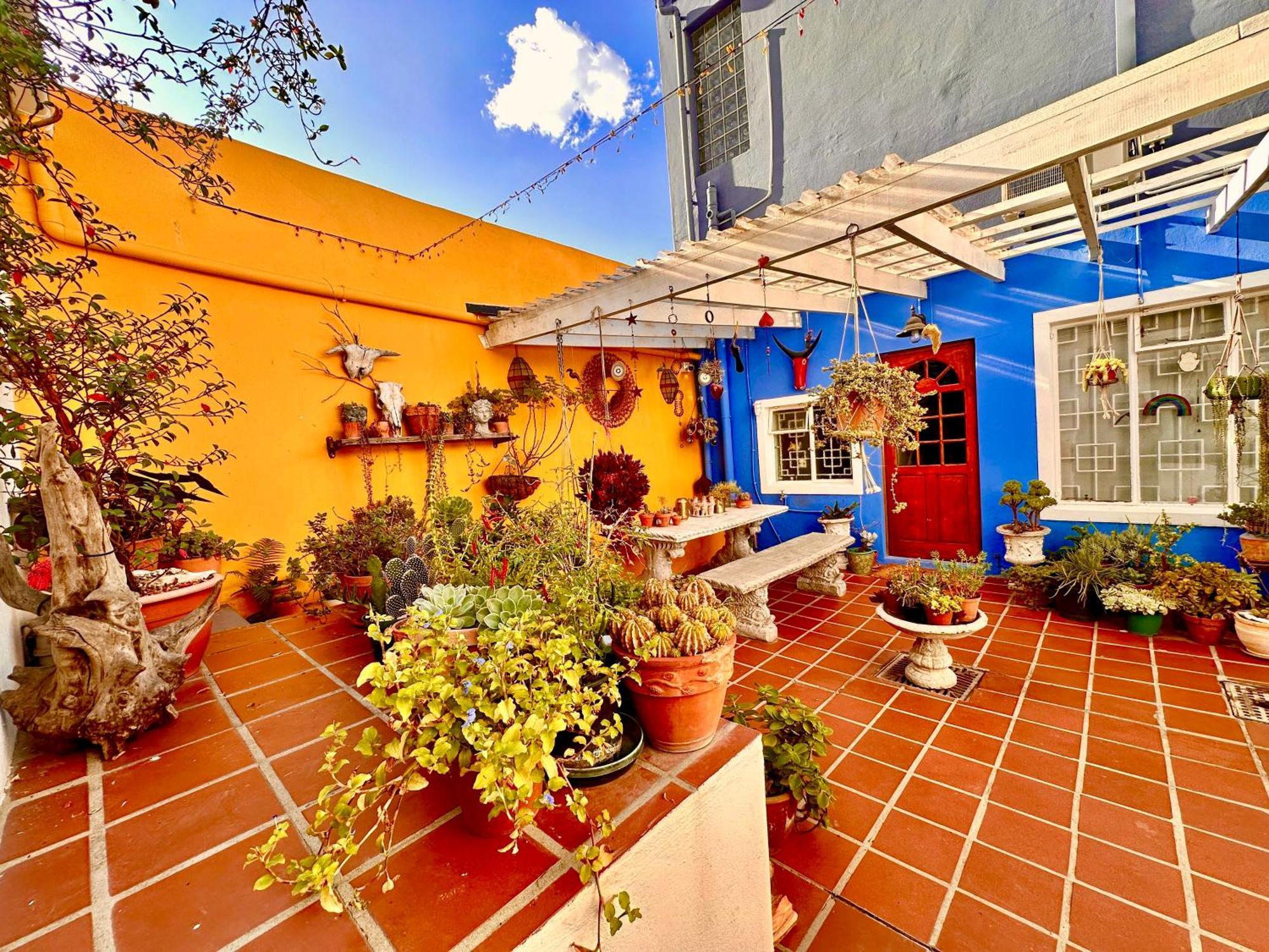 Flat With Panoramic Views Of Table Mountain & *