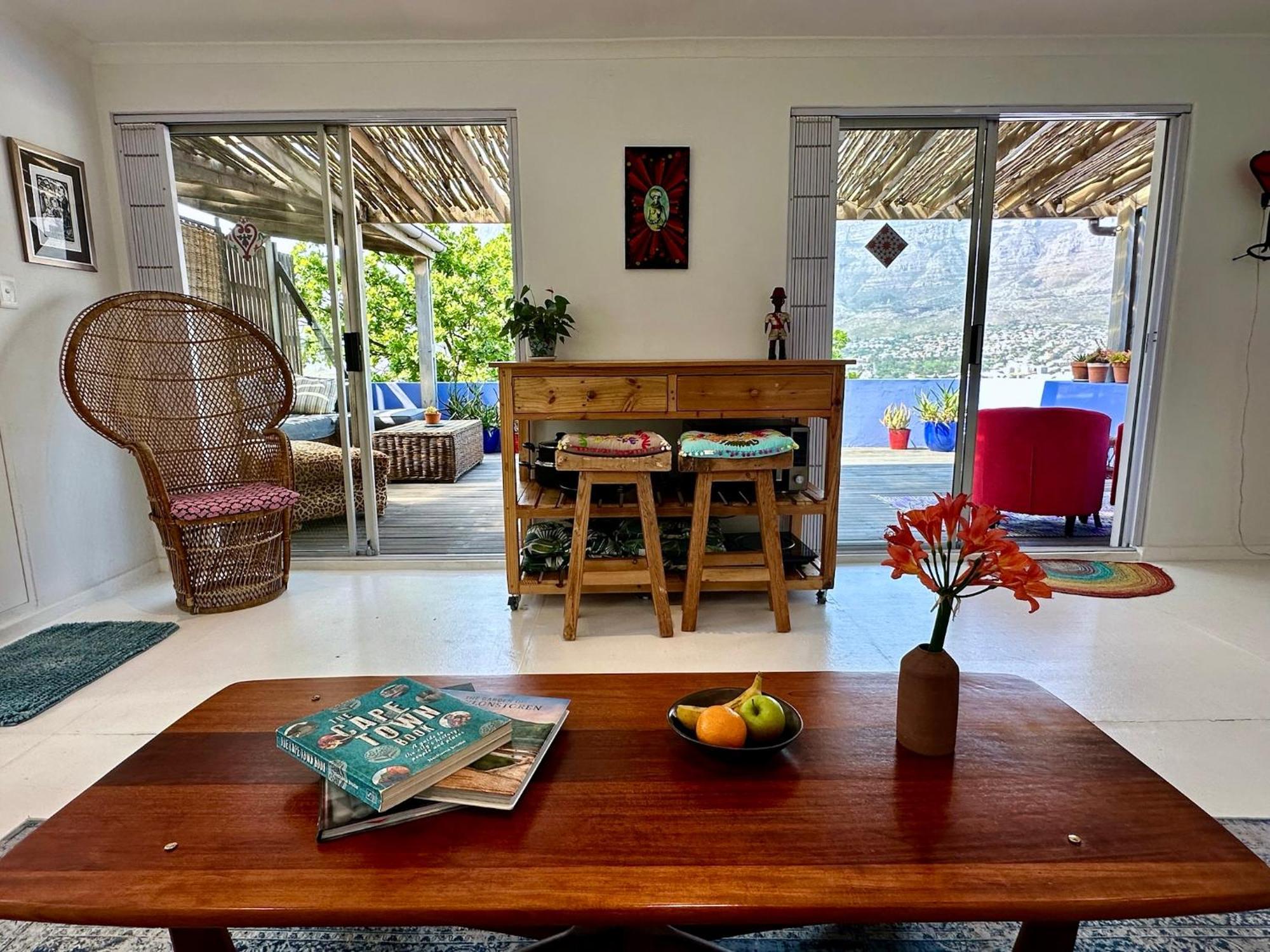 Flat With Panoramic Views Of Table Mountain &
